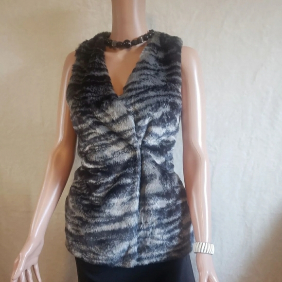 FOREVER 21 VEST WOMENS SZ4 FAUX FUR SILVER & BLUE VEST  ZEBRA INSPIRED PATTERN - Picture 7 of 10